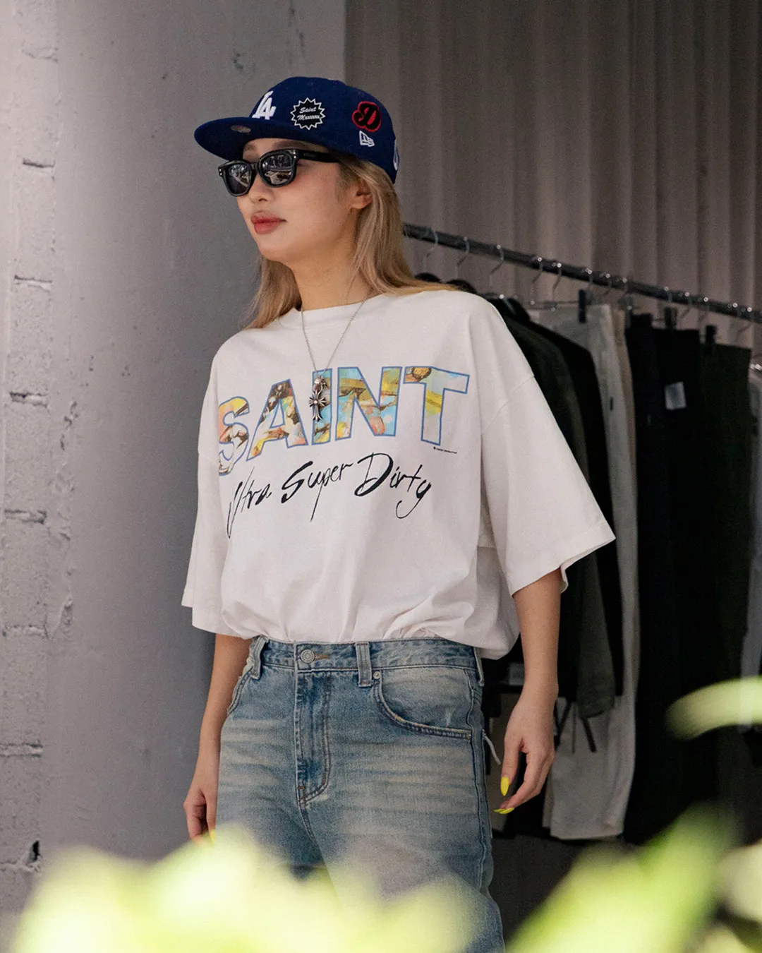 SAINT Mxxxxxx SS TEE/SUPER DIRTY/WHT oil painting SAINT SUPER DIRTY slogan TEE off-white S-XL Made of original OE yarn tube weaving without side seams to distinguish the split fabrics original consistent VINTAGE label/little angel anti-counterfeiting label top printing technology highly restored original details